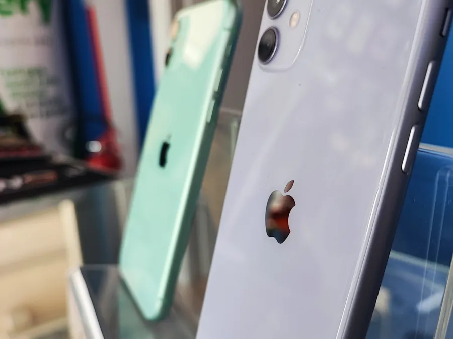 Vetrina smartphone e computer usati garantiti